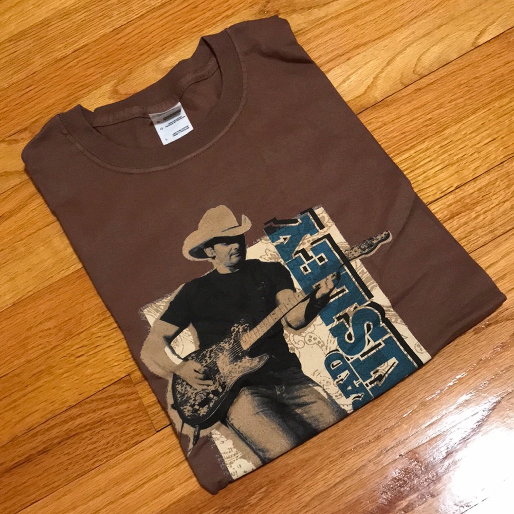 NWOT Brad Paisley Country Music Star with Electric Guitar T-shirt 🔥 - Picture 2 of 5